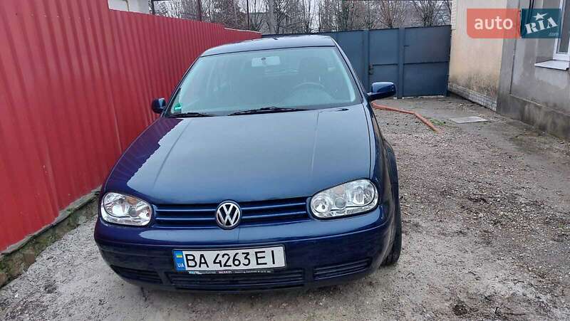Хетчбек Volkswagen Golf 2001 в Кропивницькому