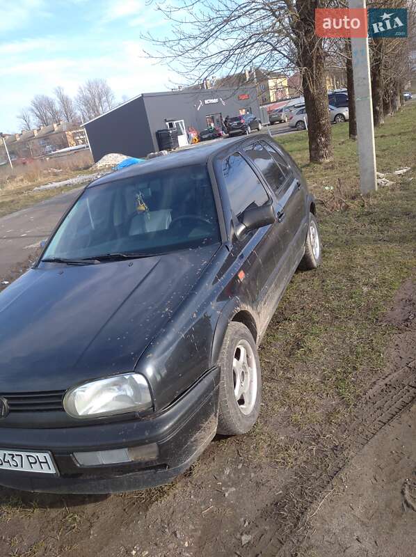 Хетчбек Volkswagen Golf 1993 в Городку