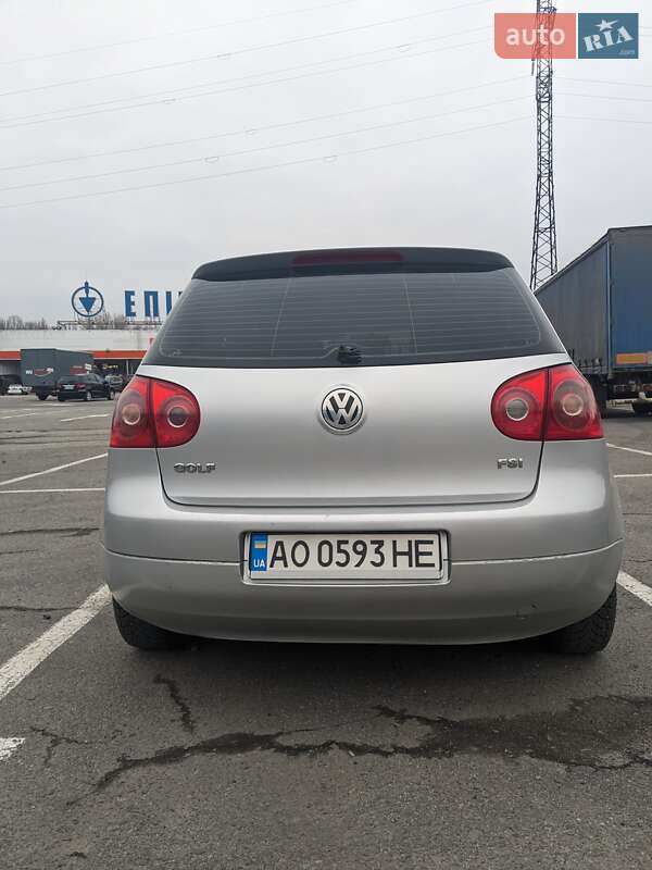 Хетчбек Volkswagen Golf 2004 в Ужгороді