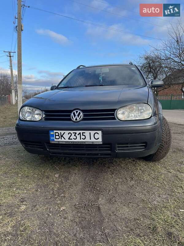 Универсал Volkswagen Golf 2003 в Сарнах