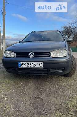 Универсал Volkswagen Golf 2003 в Сарнах