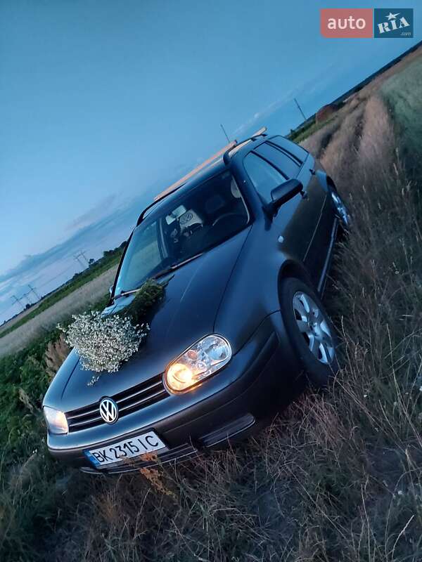 Универсал Volkswagen Golf 2003 в Сарнах