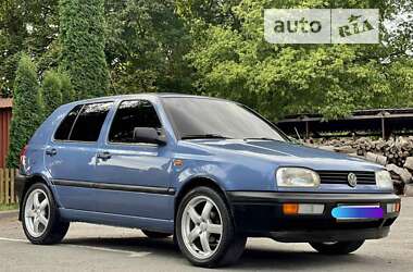 Хетчбек Volkswagen Golf 1994 в Рокитному