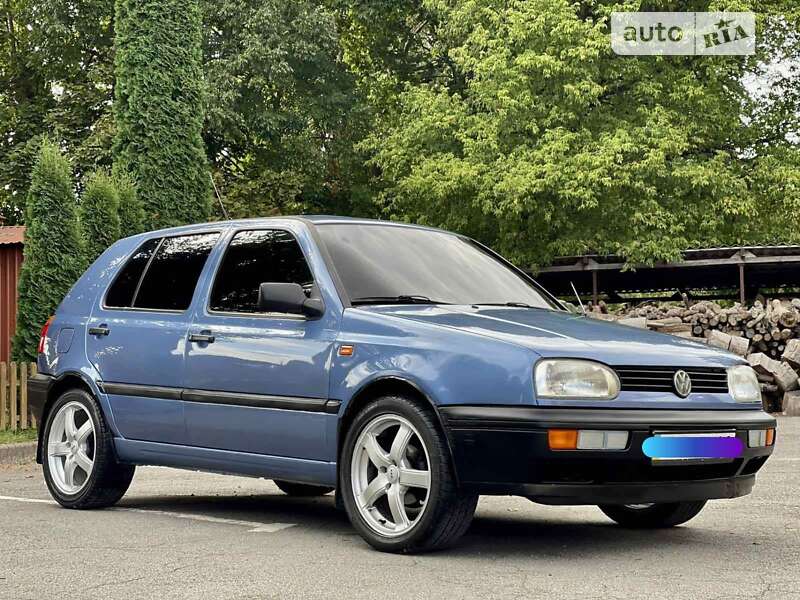 Хэтчбек Volkswagen Golf 1994 в Рокитном