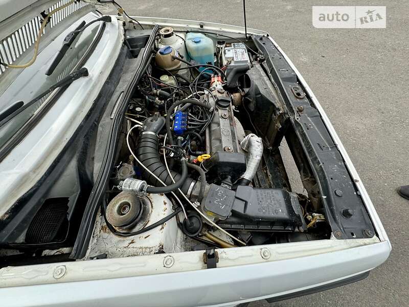 Хэтчбек Volkswagen Golf 1990 в Одессе