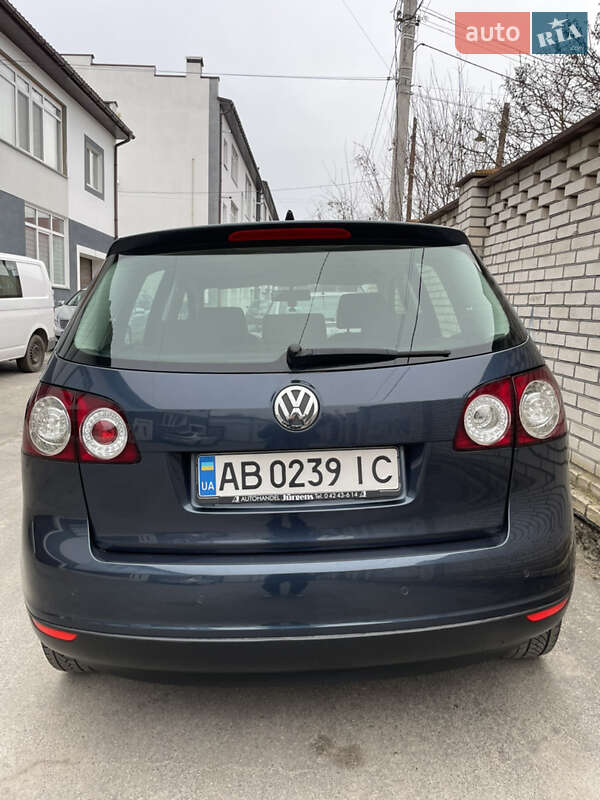 Хэтчбек Volkswagen Golf 2005 в Виннице