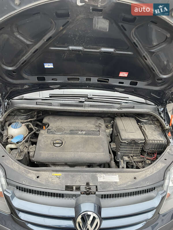 Хэтчбек Volkswagen Golf 2005 в Виннице