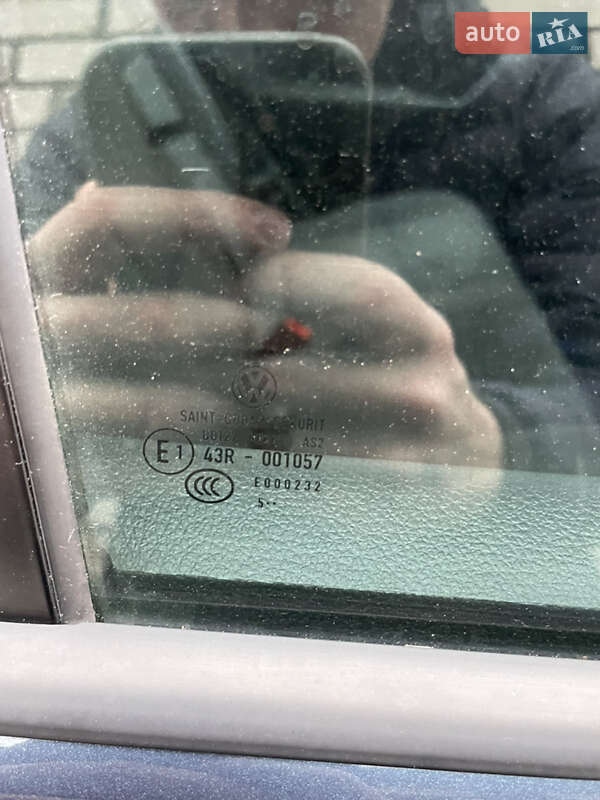 Хэтчбек Volkswagen Golf 2005 в Виннице