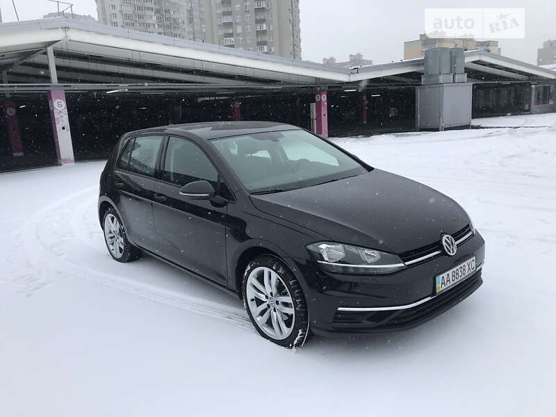 Хэтчбек Volkswagen Golf 2018 в Киеве