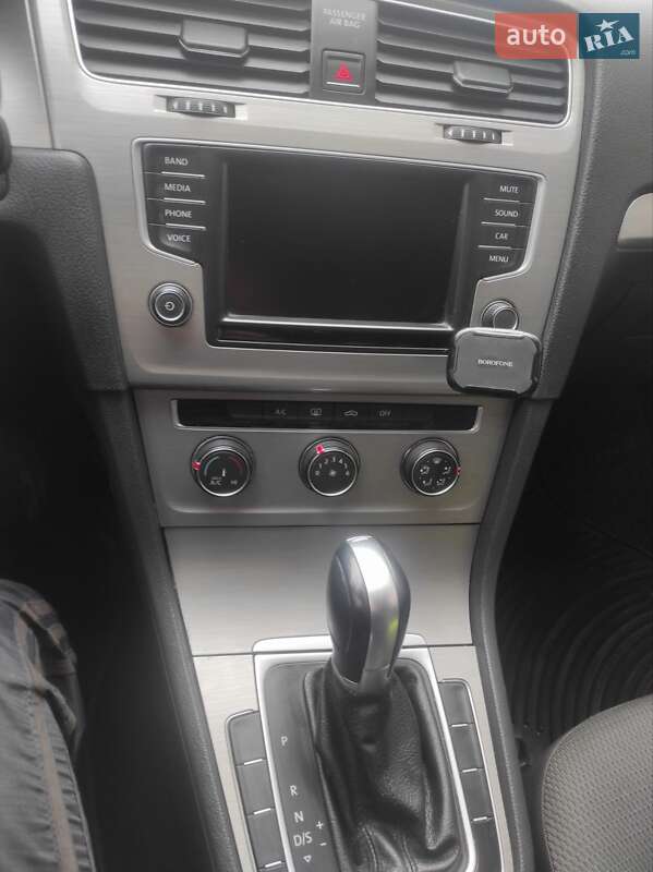 Универсал Volkswagen Golf 2015 в Сумах