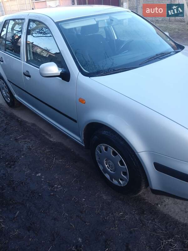 Хэтчбек Volkswagen Golf 1999 в Краснограде