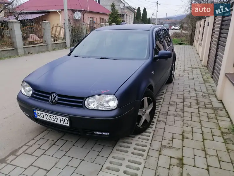 Хетчбек Volkswagen Golf 1998 в 