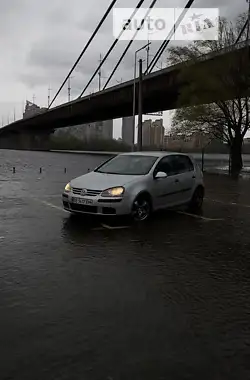 Volkswagen Golf 2004
