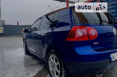 Хетчбек Volkswagen Golf 2004 в Києві