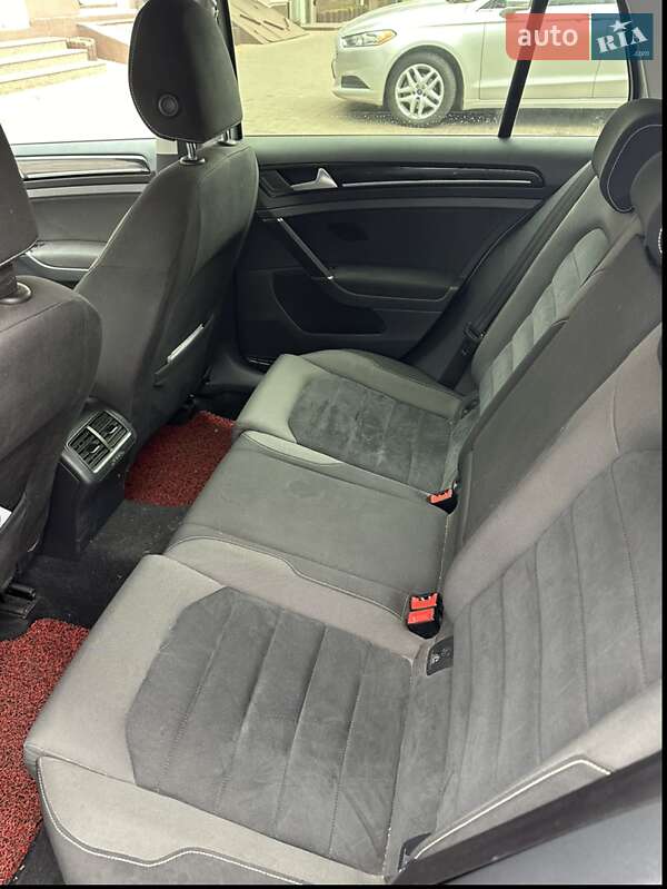 Хэтчбек Volkswagen Golf 2013 в Одессе