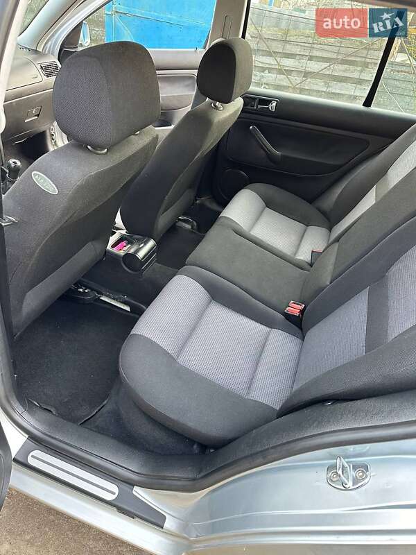 Хэтчбек Volkswagen Golf 2000 в Кременчуге