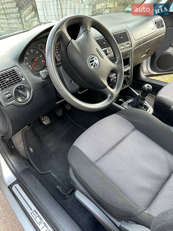 Хэтчбек Volkswagen Golf 2000 в Кременчуге