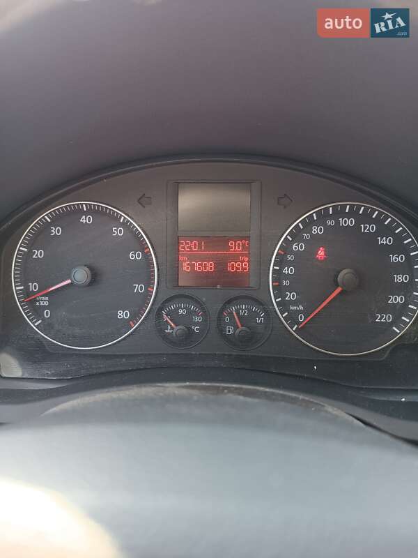 Хетчбек Volkswagen Golf 2005 в Звягелі