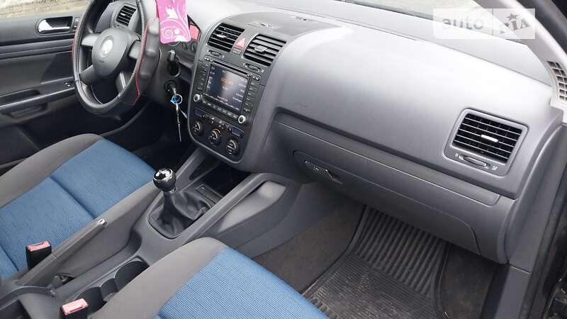 Хэтчбек Volkswagen Golf 2005 в Ходорове