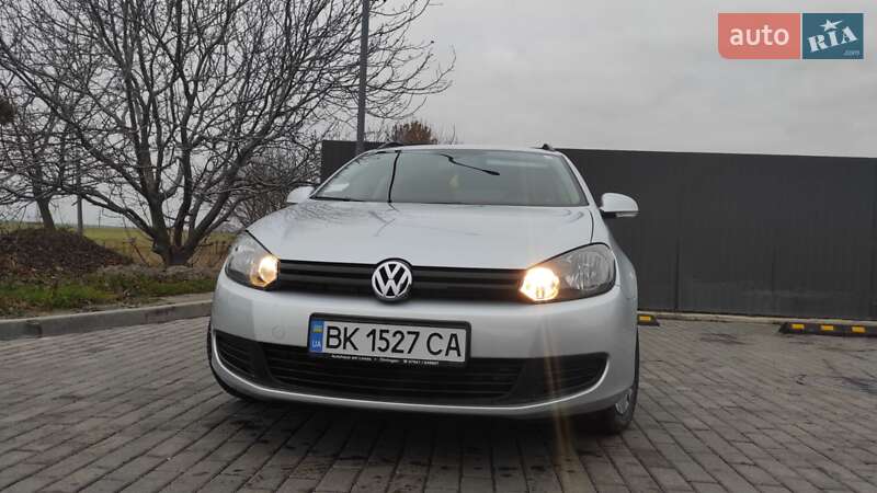 Универсал Volkswagen Golf 2011 в Ровно