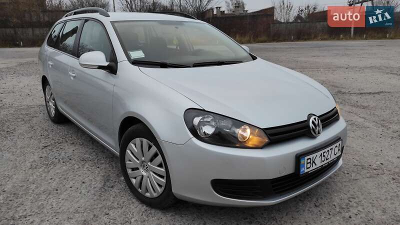 Универсал Volkswagen Golf 2011 в Ровно