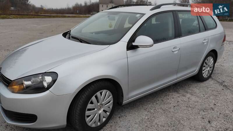 Универсал Volkswagen Golf 2011 в Ровно