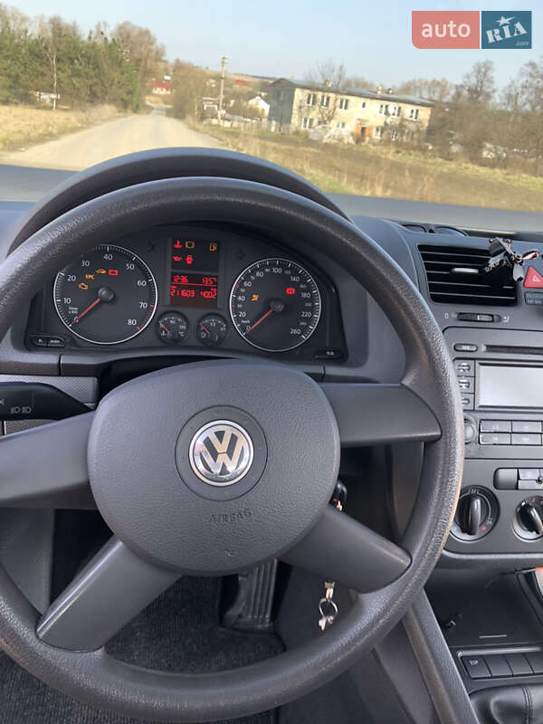 Хэтчбек Volkswagen Golf 2004 в Львове