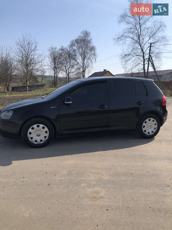 Хэтчбек Volkswagen Golf 2004 в Львове