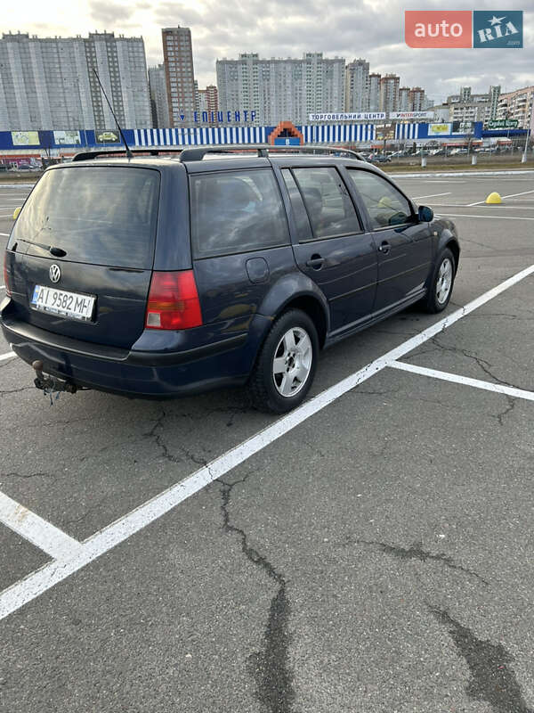 Универсал Volkswagen Golf 2000 в Киеве