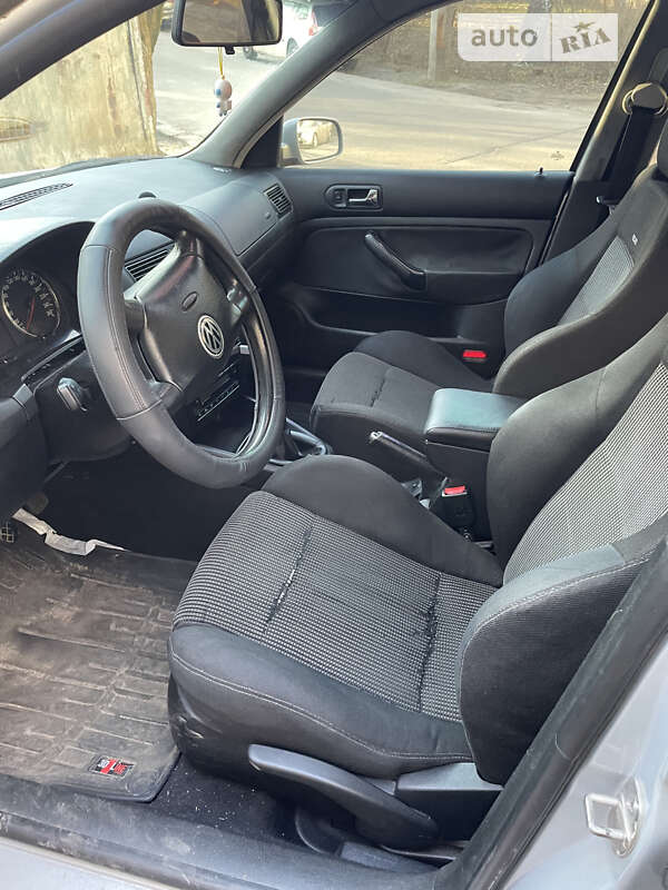 Хэтчбек Volkswagen Golf 1999 в Киеве