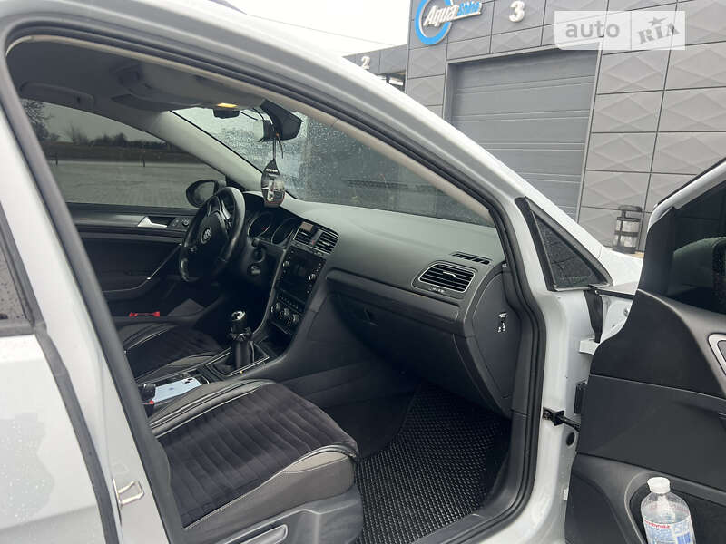 Универсал Volkswagen Golf 2017 в Днепре фото 24 Универсал Volkswagen Golf 2017 в Днепре