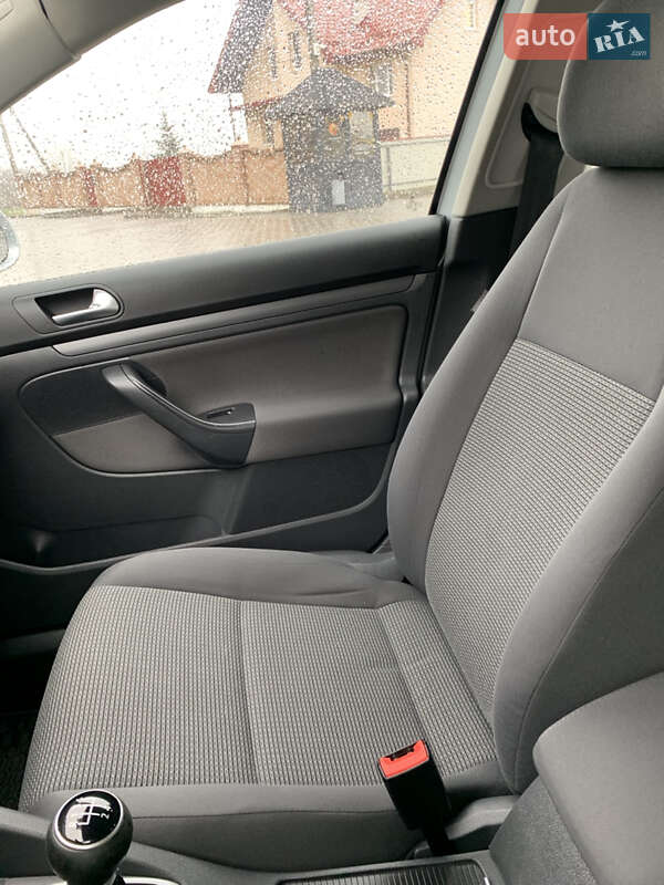 Универсал Volkswagen Golf 2009 в Ивано-Франковске