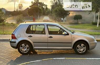 Хэтчбек Volkswagen Golf 2002 в Киеве