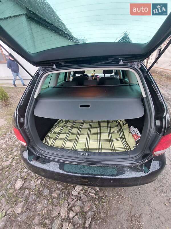 Универсал Volkswagen Golf 2011 в Монастырище