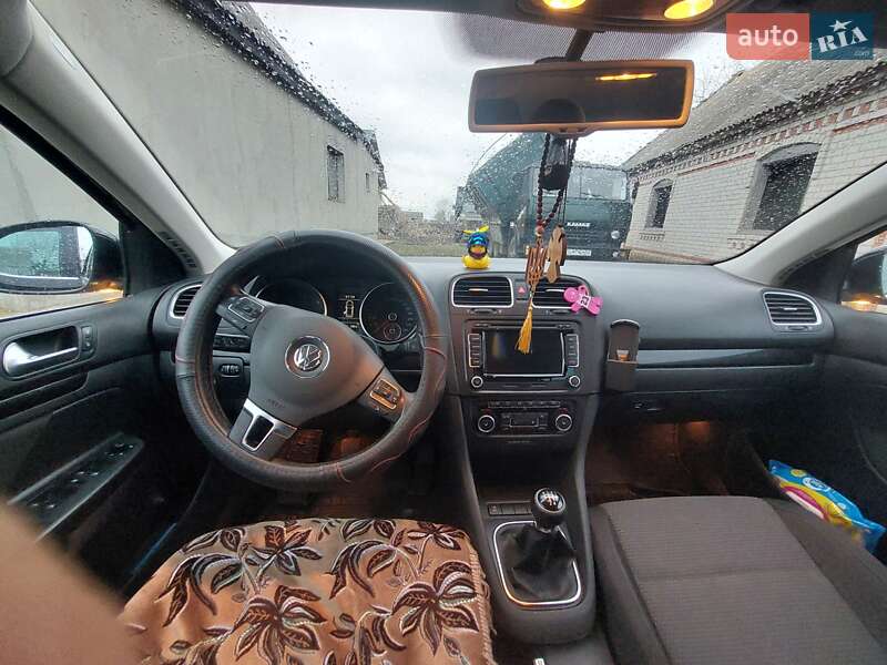 Универсал Volkswagen Golf 2011 в Монастырище