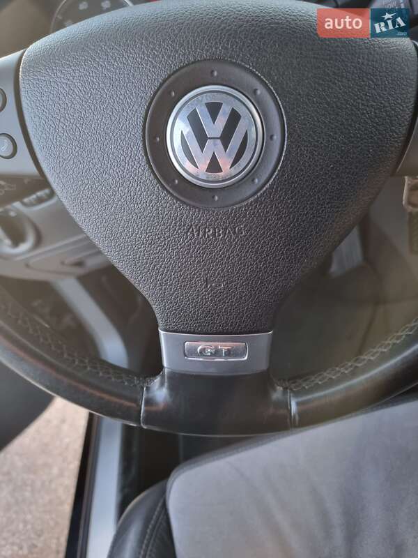 Хэтчбек Volkswagen Golf 2008 в Черновцах