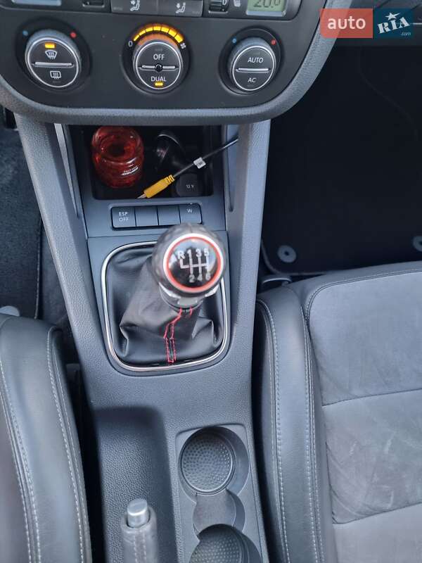 Хэтчбек Volkswagen Golf 2008 в Черновцах