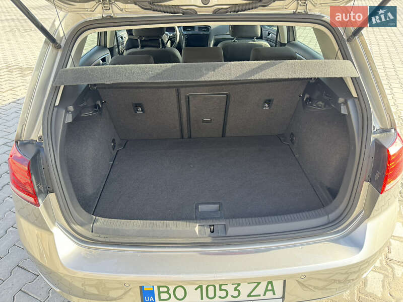 Хэтчбек Volkswagen Golf 2017 в Тернополе