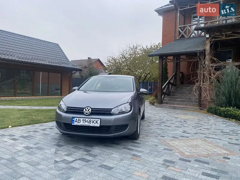 Хетчбек Volkswagen Golf 2009 в 