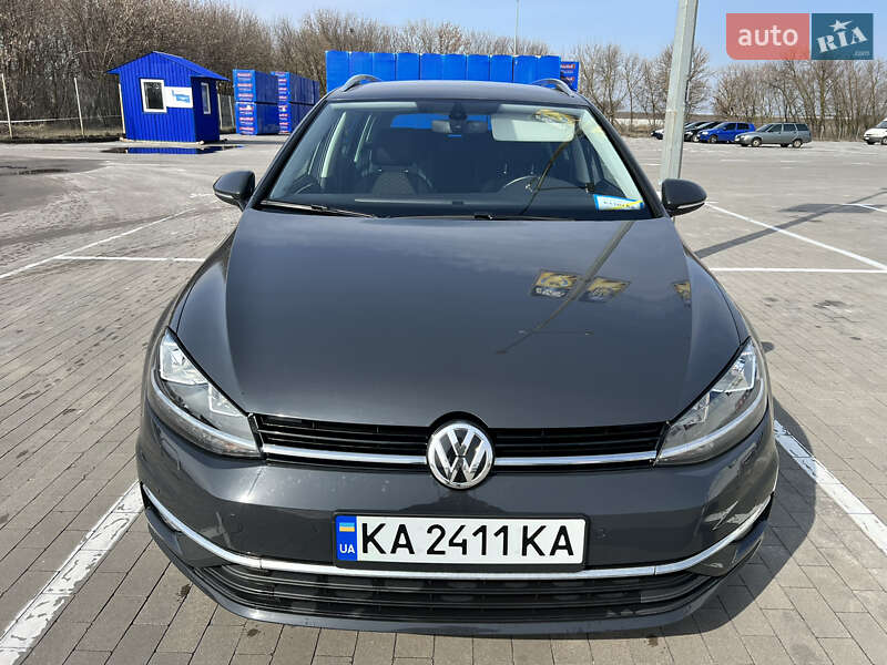 Универсал Volkswagen Golf 2018 в Киеве
