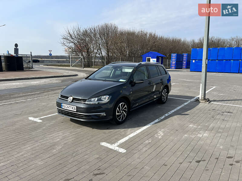 Универсал Volkswagen Golf 2018 в Киеве