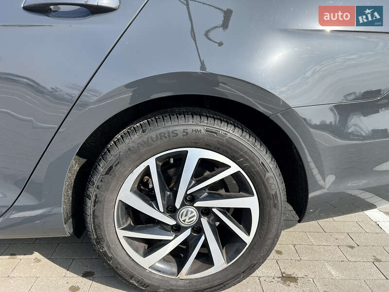 Универсал Volkswagen Golf 2018 в Киеве