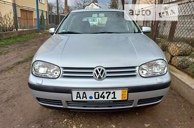 Хэтчбек Volkswagen Golf 2002 в Самборе