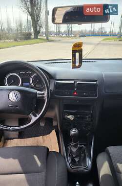 Универсал Volkswagen Golf 2005 в Чернигове