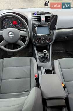 Хэтчбек Volkswagen Golf 2004 в Киеве