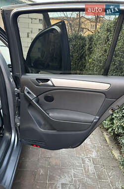 Хэтчбек Volkswagen Golf 2012 в 