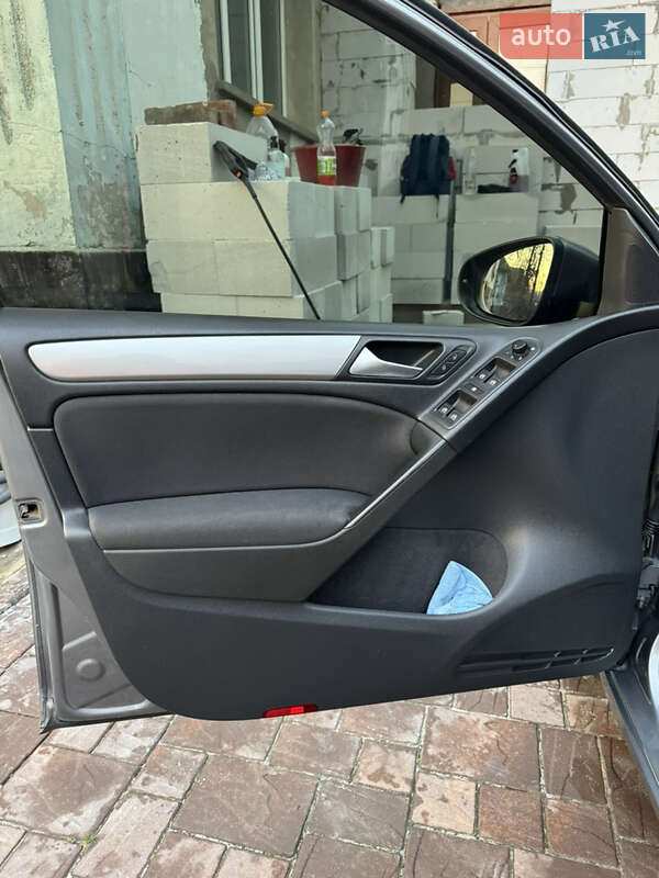 Хэтчбек Volkswagen Golf 2012 в Виннице