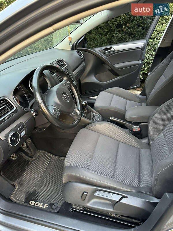 Хэтчбек Volkswagen Golf 2012 в Виннице