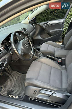 Хэтчбек Volkswagen Golf 2012 в 