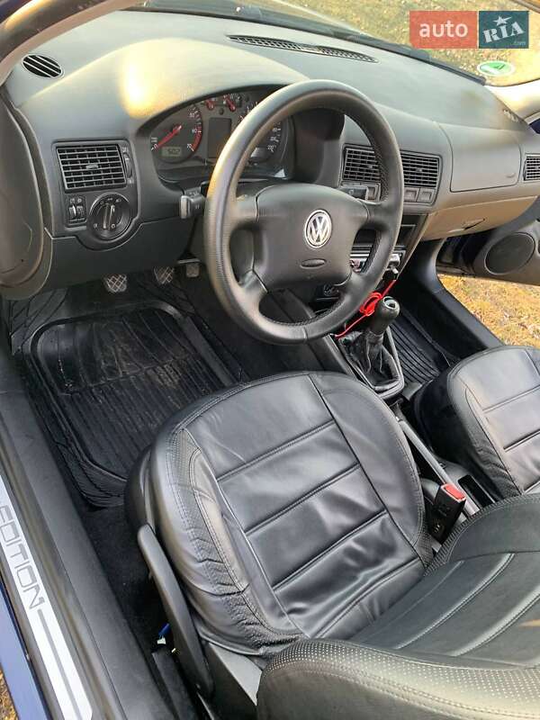 Хетчбек Volkswagen Golf 2000 в Кам'янському